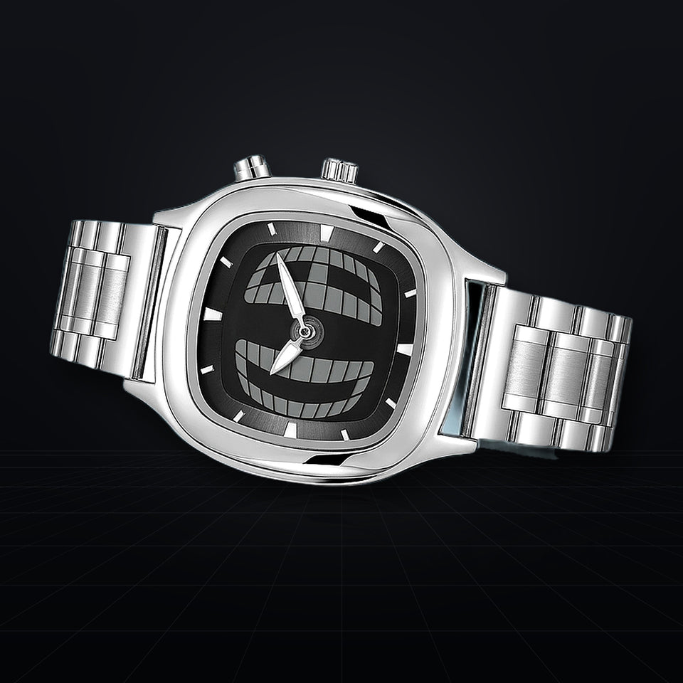 TIMELOOM 01 Coussin, cadran noir, posée de biais : reflets chrome sur le boîtier et le bracelet